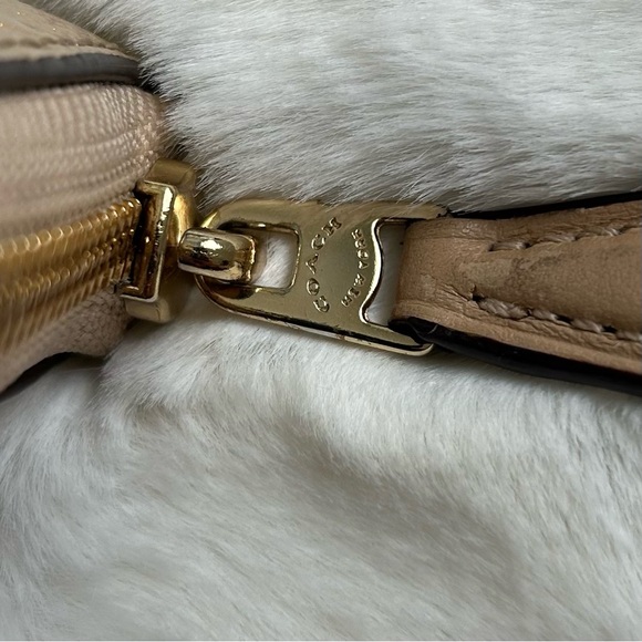 COACH Accordion Zip Signature Debossed Women Wallet Beige Patent‎ Leather F54805 - Picture 4 of 16